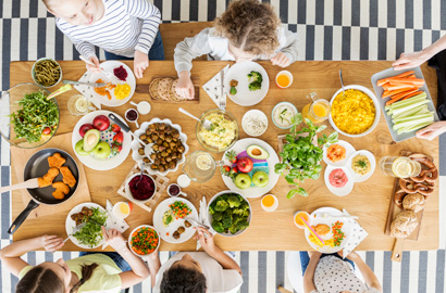 En las fiestas podemos comer  medido y saludable