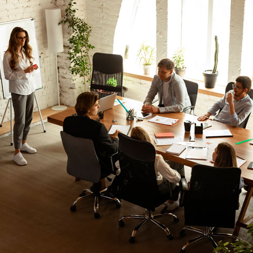 Personas en una reunión laboral